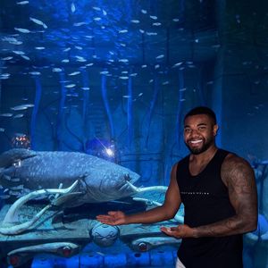 Davi Brito 'sentou do meu lado e começou a dar em cima de mim. Falei que não rolava, que não queria, e ele insistia’, relata Larissa Tomásia