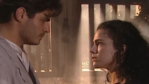 O destino de Matteo em 'Terra Nostra' ameaça romance com Giuliana: proposta tentadora reacende antigo amor para o italiano