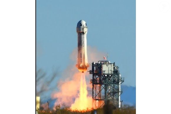 O foguete New Shepard ultrapassou a linha de Kármán, a 100 km da Terra, marcando o primeiro voo espacial totalmente feminino da Blue Origin.