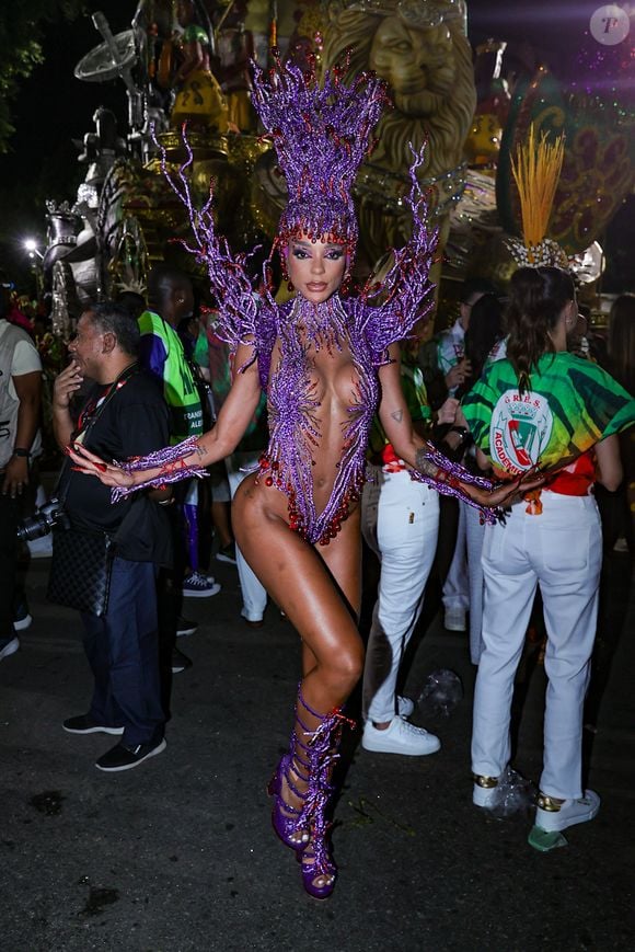 Brunna Gonçalves estreou como musa da Grande Rio no Carnaval 2026