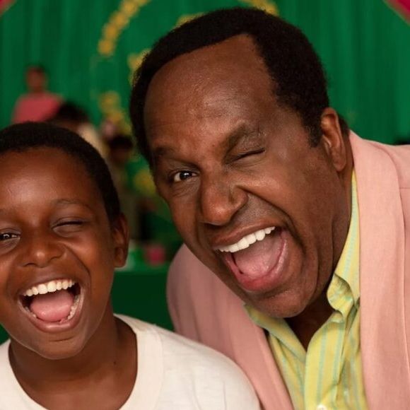 Filme mostra infância de Mussum, Thawan Lucas Bandeira (Mussum criança),no Morro da Cachoeirinha, marcada por desafios e raízes no samba.