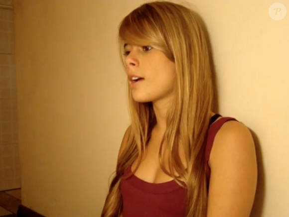 Carol Cabrino começou sua carreira nas redes sociais gravando vídeos de covers para o YouTube