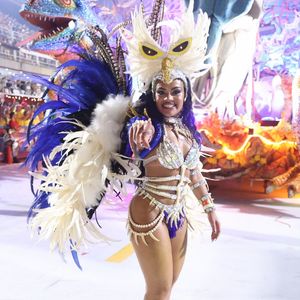 Musa da Acadêmicos de Niterói, Marcelly Pitanga, no desfile da escola