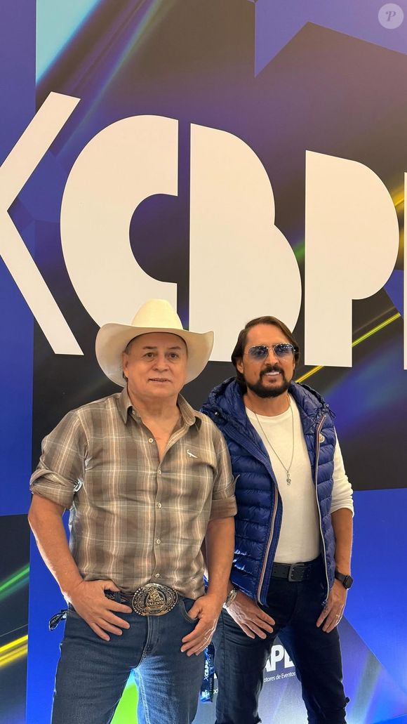 Maurício e Mauri voltavam de um show em Curitiba. O acidente, que envolveu a van da dupla, um caminhão e uma caminhonete, ocorreu por volta das 14h30