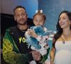 Neymar e Bruna Biancardi assistiram filmes da Disney com Mavie em conjuntinho de Minnie Mouse