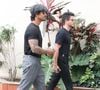 A despedida de Lua Blanco, morta aos 39 anos neste domingo (18), reuniu antigos colegas de 'Rebelde', entre eles Micael Borges e Arthur Aguiar. Os atores estiveram no Cemitério Vertical Memorial do Carmo, no Rio de Janeiro, nesta segunda-feira (19), para prestar suas últimas homenagens à atriz e cantora