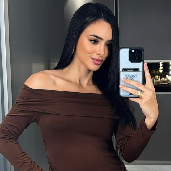Bruna Biancardi é influenciadora, empresária, formada em Negócios de Moda e já teve um canal no YouTube.
