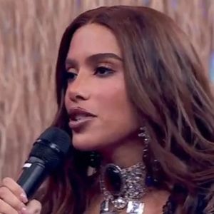 Anitta falou sobre suas plásticas e revelou que nunca havia pensado em cirurgia estética antes de começar a carreira como cantora