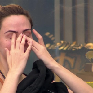 A jornalista Ana Paula Renault se emociona no BBB 26 ao falar sobre pressão no jogo e conflitos com Babu Santana