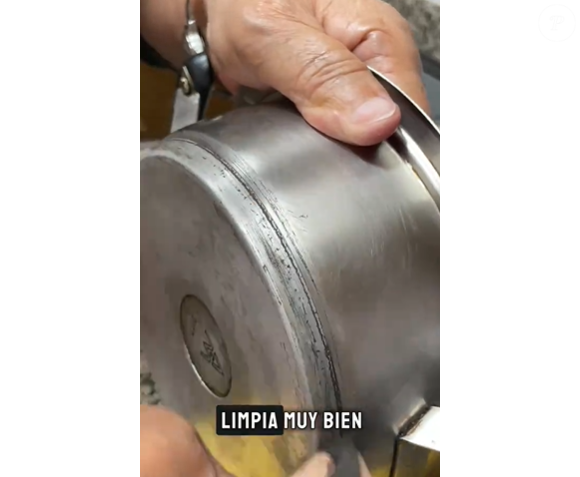 Qualquer coisa com aquela sujeira incrustada e queimada tão característica das superfícies de cozimento que já sofreram tantas tentativas frustradas de limpeza.