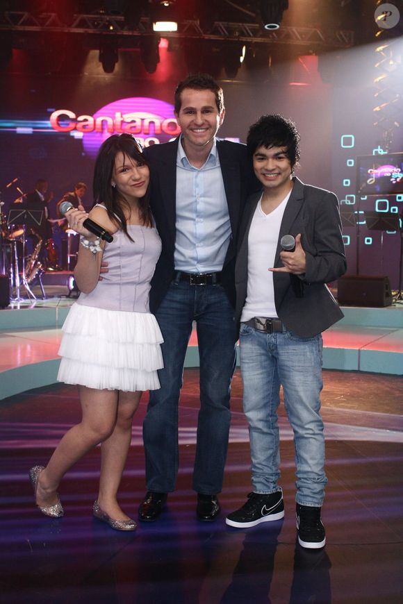 Yudi Tamashiro e Priscila Alcântara apresentaram o 'Cantando no SBT' nos anos 2010