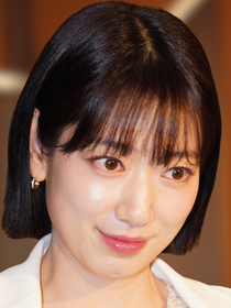 Adeus, rotina coreana com 12 passos: simplicidade é o novo luxo em skincare e dermatologista lista 4 etapas fundamentais para fazer todo dia