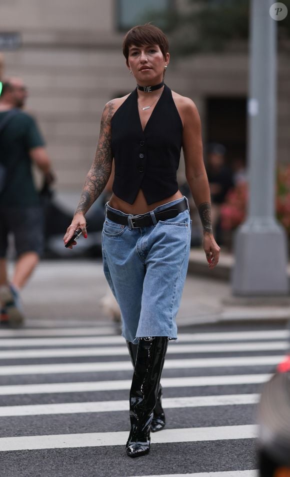 Bermuda jeans já virou tendência polêmica na NYFW