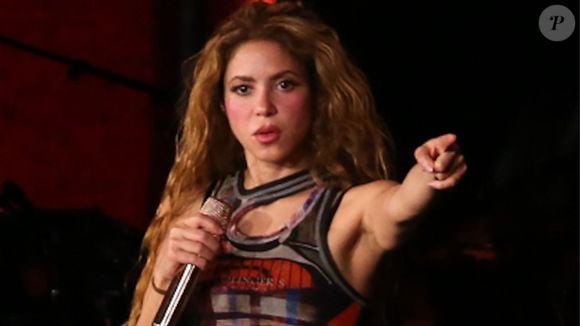 Shakira reforça a importância de cuidados básicos como hidratação e proteção solar