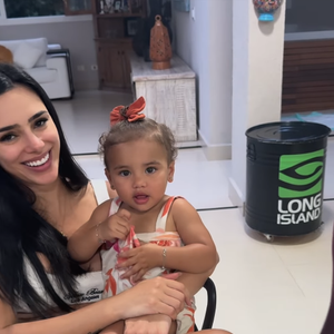 Filmada com Mavie, Bruna Biancardi apareceu sorridente e não comentou sobre o assunto