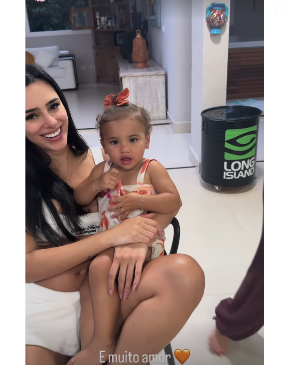 Filmada com Mavie, Bruna Biancardi apareceu sorridente e não comentou sobre o assunto