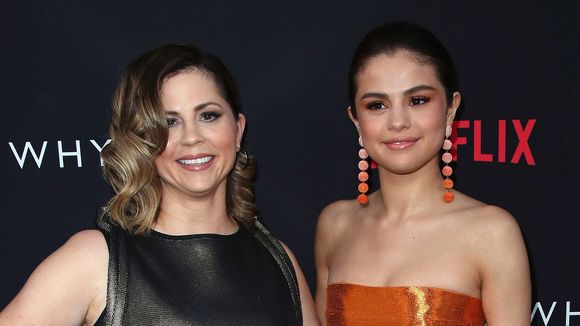 Gente? demitido, ex-funcionário revela ter visto mãe de Selena Gomez inalar substância em empresa e ela rebate. Entenda o caso!