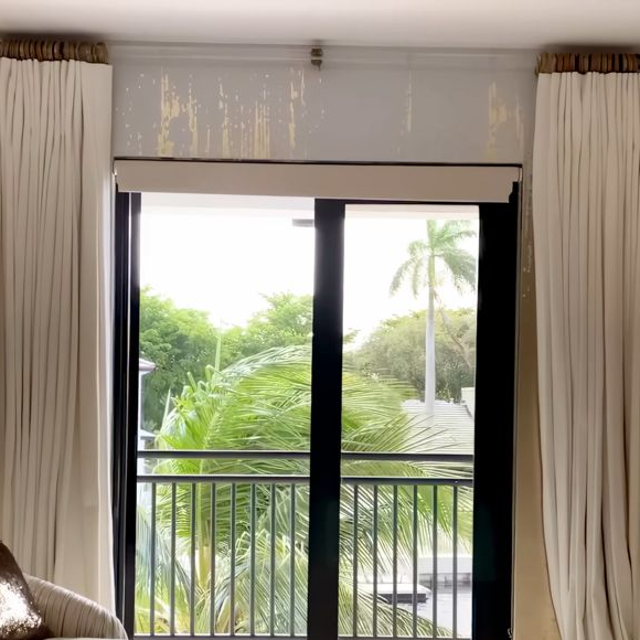 Vista para o mar, ambientes gigantescos e estética moderna definem a mansão de Lionel Messi em Bay Colony
