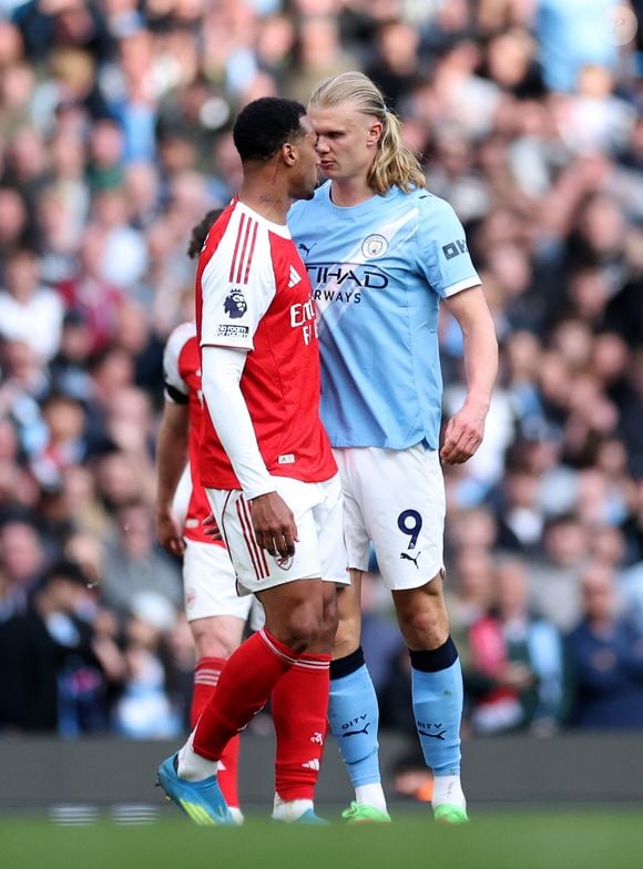 O encontro entre Gabriel Magalhães, do Arsenal, e Erling Haaland, do Manchester City, promete ser um dos grandes atrativos das oitavas de final da Copa do Mundo de 2026. Os rivais da Premier League agora se enfrentam em um duelo decisivo por vaga nas quartas.