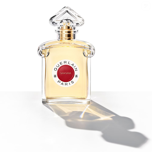 A composição do Samsara, da Guerlain, aposta na combinação entre o caráter floral do jasmim, a presença amadeirada do sândalo e o toque adocicado da baunilha. Segundo a descrição da marca, o perfume foi pensado para representar uma mulher que encontrou harmonia e equilíbrio, características associadas às matérias-primas escolhidas para a fragrância