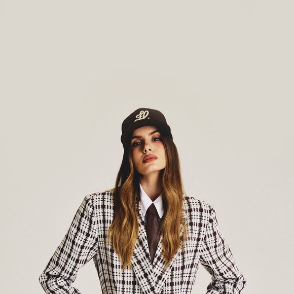 Em entrevista ao Purepeople, Camila Queiroz abre o jogo sobre maternidade, moda e nova fase da carreira