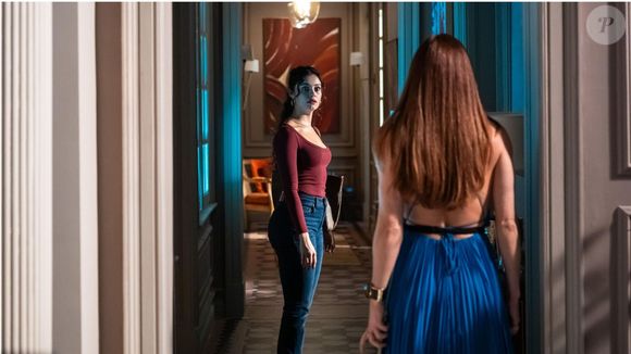 Gerluce (Sophie Charlotte) repreende Arminda (Grazi Massafera) e leva fora