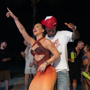 Na legenda, Vini Jr. expressou seu amor por Virgínia e enumerou as qualidades da influenciadora