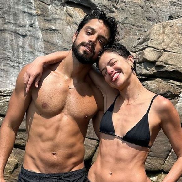 Beleza e corpo de Agatha Moreira e Rodrigo Simas exala sex appeal