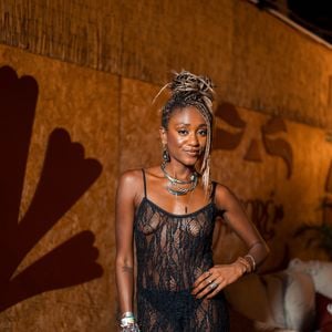 A ex-'BBB' Sarah Aline arrasou na transparência