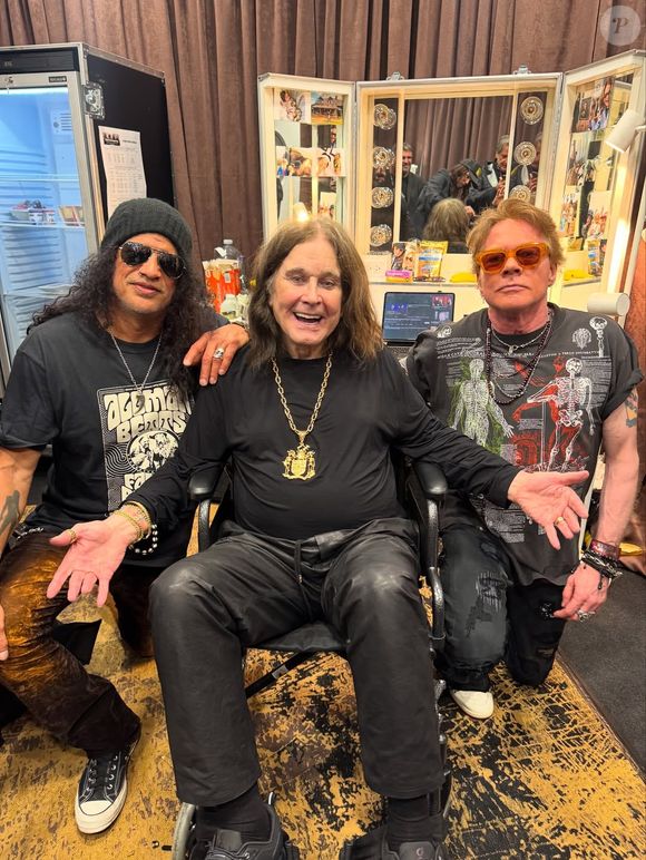Ozzy Osbourne também recebeu lendas do Rock, como o guitarrista Slash e o Guns N' Roses