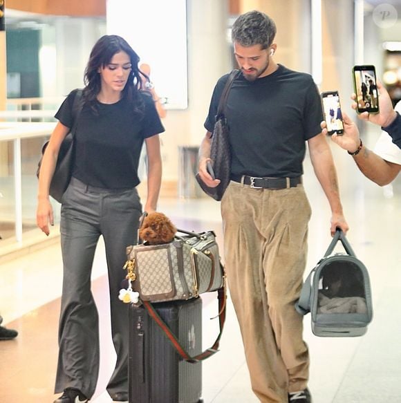 Bruna Marquezine e João Guilherme adotaram dois cachorrinhos juntos
