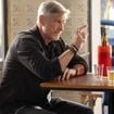 Jaques seduz Vanderson em 'Dona de Mim'? Irmão de Abel não perde tempo e joga charme para se aproximar de malandro - a reação é impressionante