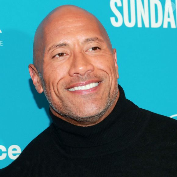 Dwayne Johnson, popularmente conhecido como 'The Rock', já relatou durante uma entrevista ao The Sun que passou por algumas situações difíceis ao longo de sua vida, principalmente durante os períodos da infância e da sua adolescência.