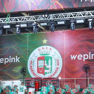 Virgínia ganhou destaque na quadra da Grande Rio, mas sua marca WePink também não ficou para trás