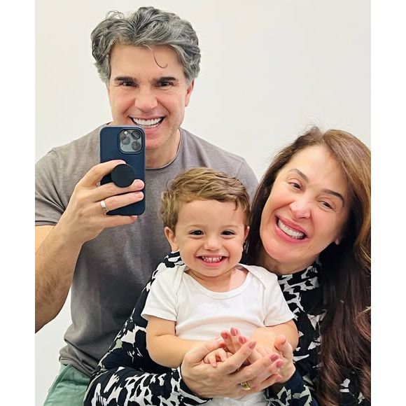 Filho de Claudia Raia, Luca nasceu em fevereiro de 2023, quando a artista tinha 56 anos.