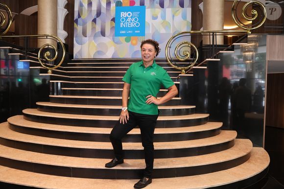 David Brazil, que participou diretamente das negociações de Virgínia com a escola, garante que o cargo de rainha de bateria não foi comprado