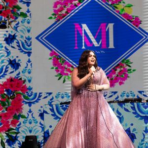 Vestidos de debutante de Maysa Matarazzo são todos bordados de cristais Swarovski e foram desenhados de acordo com os pitacos da debutante