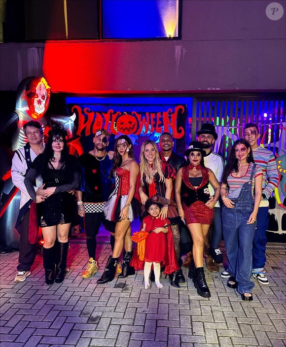 Neymar e Bruna Biancardi reuniram amigos na festa de Halloween