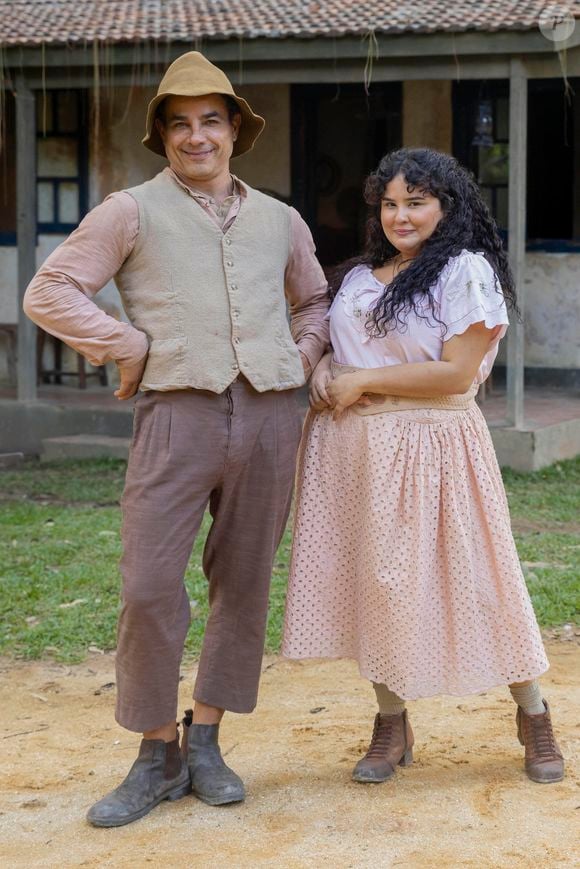 Maria Divina (Castorine) e Zé dos Porcos (Anderson Di Rizzi) em 'Êta Mundo Melhor!'.