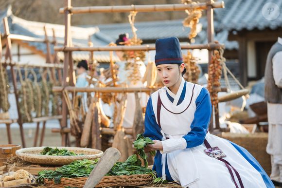 Lim Yoon-a, também conhecida como YoonA, é a estrela do dorama 'Bon Appétit, Vossa Majestade' na Netflix