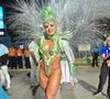 Fabíola de Andrade já está na Sapucaí para o desfile da Mocidade, escola que abre o último dia do Carnaval do Rio de Janeiro