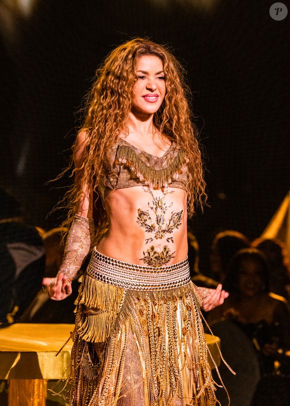 Com a chegada dos 40 anos, Shakira passou a valorizar ainda sua beleza natural com os cachos