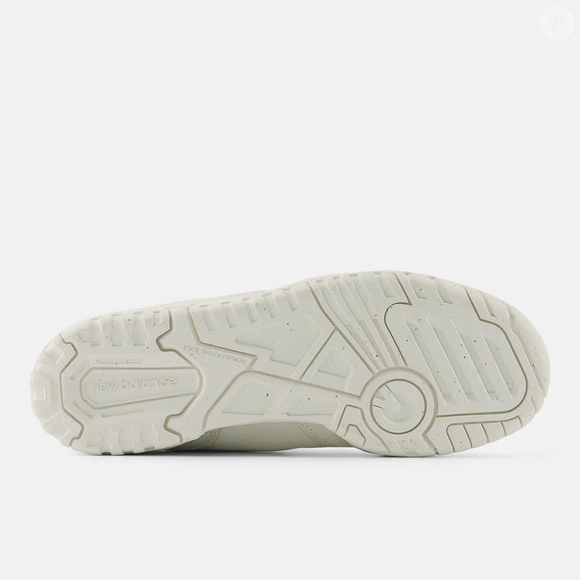 Com solado robusto e visual retrô, o New Balance 550 aposta em conforto prolongado sem perder o apelo fashionista