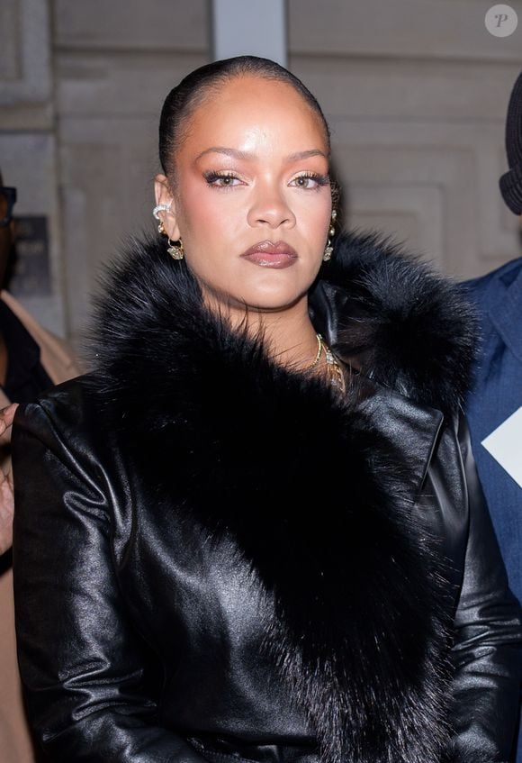 Ausente dos palcos em shows completos desde a 'ANTI World Tour', Rihanna teve nome ligado ao evento de Shakira após postagem enigmática da cantora colombiana