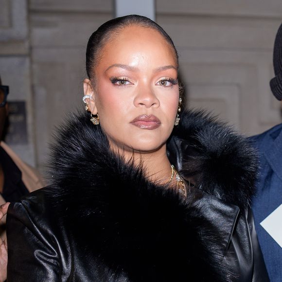 Ausente dos palcos em shows completos desde a 'ANTI World Tour', Rihanna teve nome ligado ao evento de Shakira após postagem enigmática da cantora colombiana