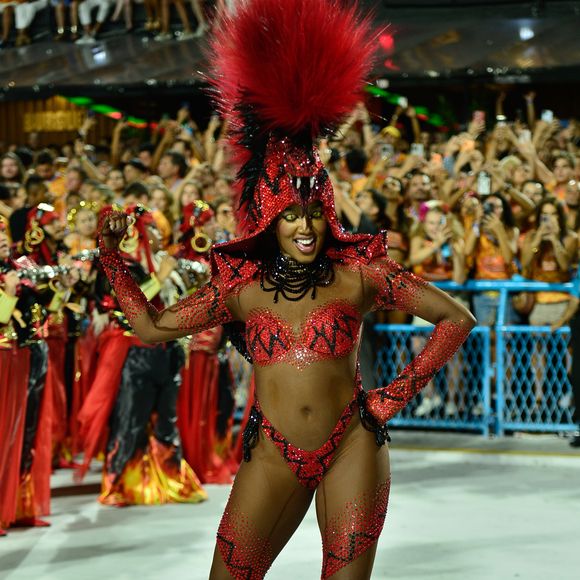 Iza desfilou neste domingo, 15 de fevereiro de 2026