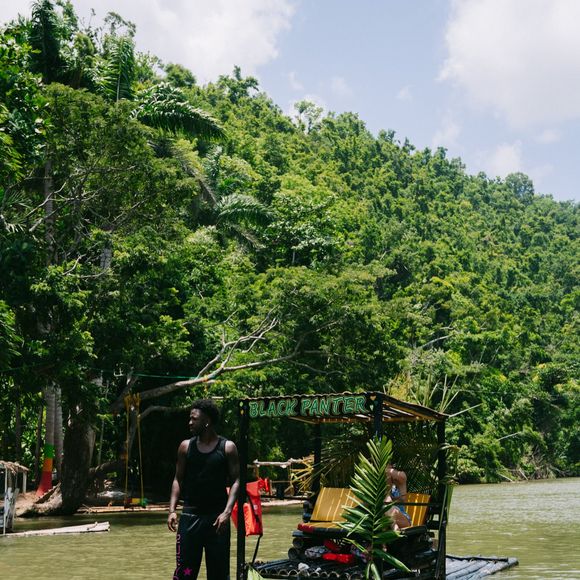 Vini Jr. curte viagem luxuosa pela Jamaica