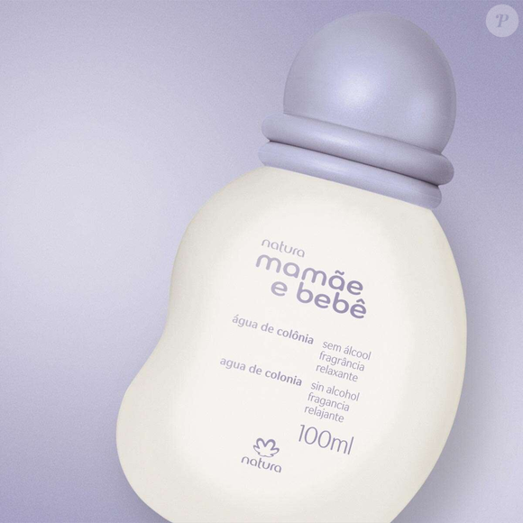 Indicado para o pós-banho e momentos de descanso, o Mamãe e Bebê Relaxante, da Natura, combina camomila, lavanda, sândalo e musk suave. Segundo a proposta da fragrância, o resultado é uma sensação de calmaria e aconchego