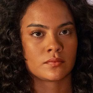 Globo cogita castigo a Bella Campos após polêmicas com Cauã Reymond no bastidor de 'Vale Tudo'