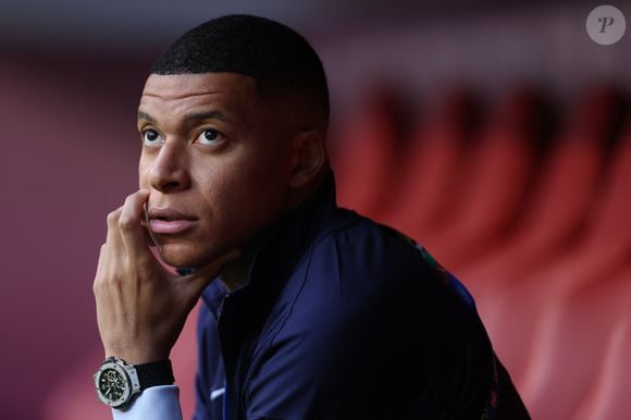 Apesar da fama de bairro problemático que cercava Bondy, Mbappé sempre insistiu que teve a infância de um menino comum, rodeado de amigos e com um único sonho: vestir um dia a camisa do Real Madrid